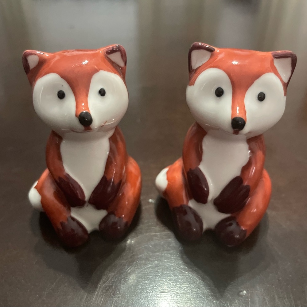 Fox Salt and Pepper Shaker Set – Woodland Charm for Your Table!
